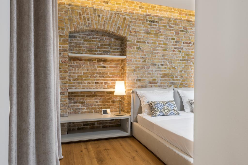 Riva Agava Split Waterfront Apartment Bagian luar foto