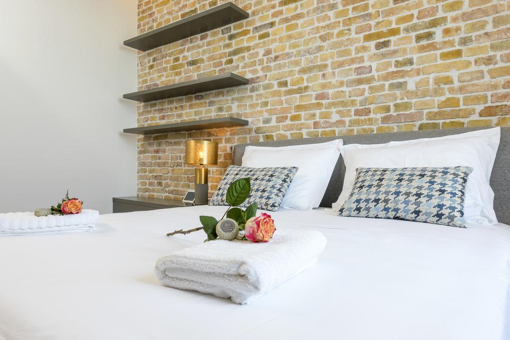 Riva Agava Split Waterfront Apartment Bagian luar foto