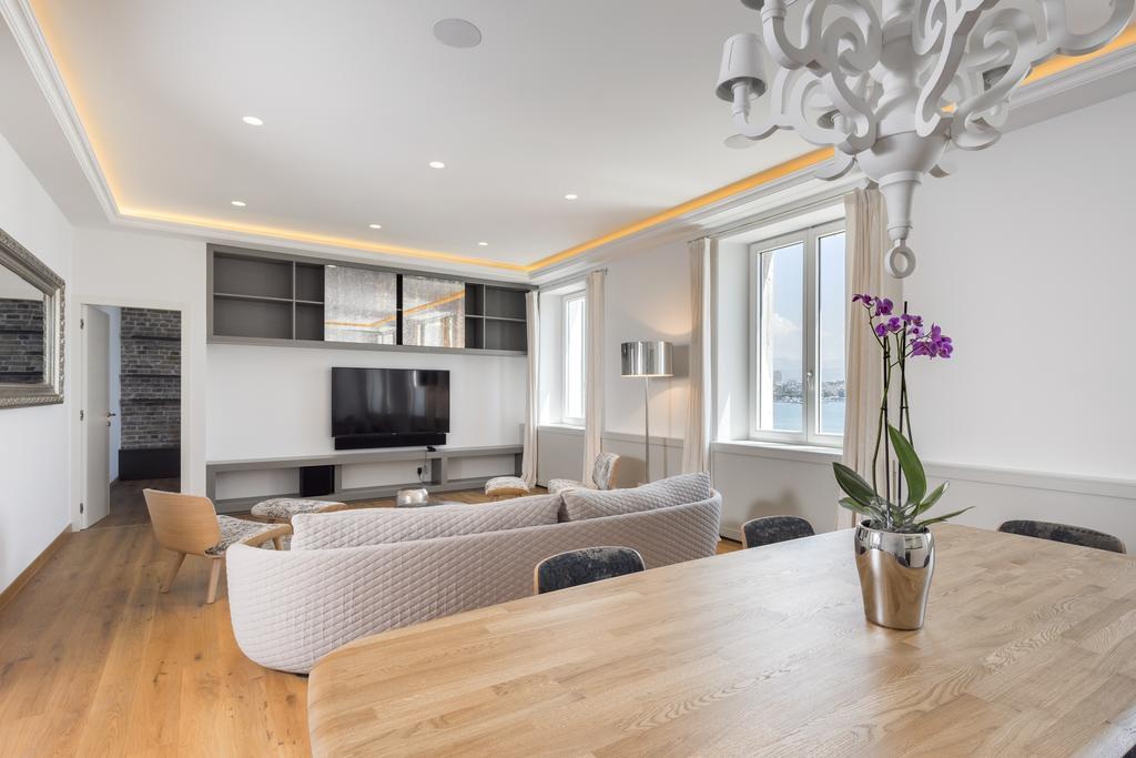 Riva Agava Split Waterfront Apartment Bagian luar foto