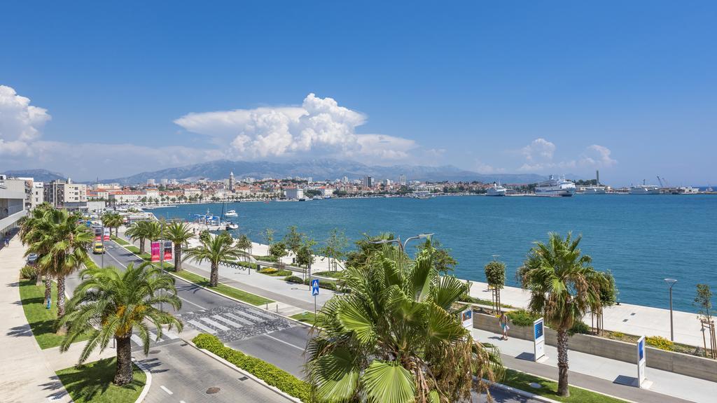 Riva Agava Split Waterfront Apartment Bagian luar foto