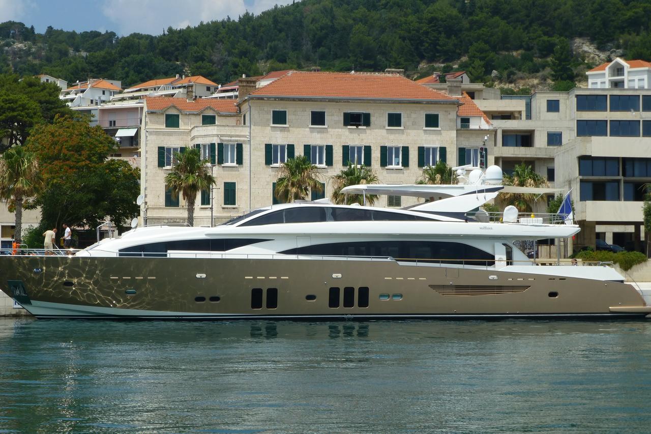 Riva Agava Split Waterfront Apartment Bagian luar foto